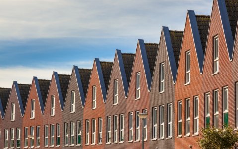 S_nederlandse-koopwoningen-sinds-kredietcrisis-1000-miljard-euro-mee-waard_shutterstock_383776723